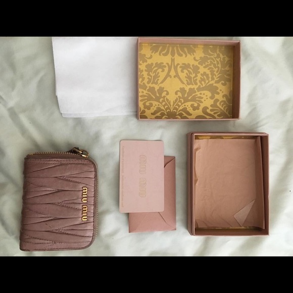 Miu Miu Matelasse Wallet complete w/ original box - Picture 2 of 6